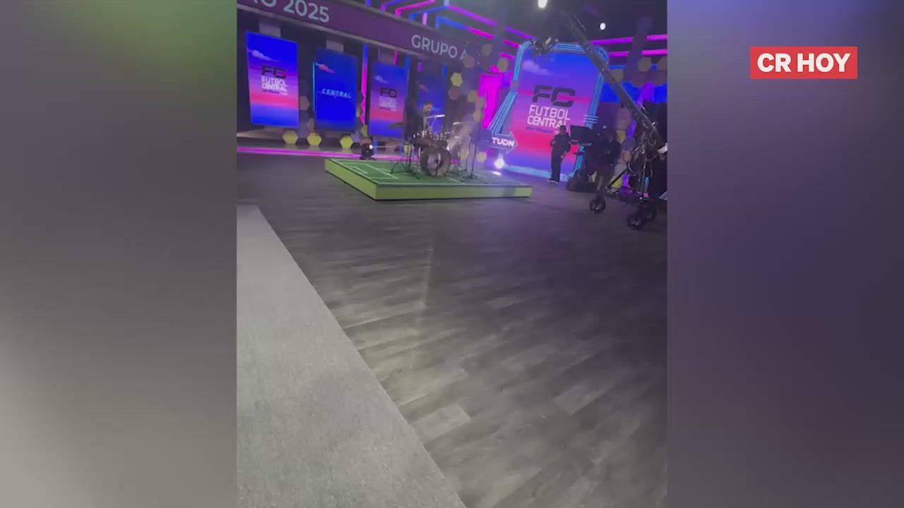 Celso Borges baterista El futbolista sorprendió en vivo
