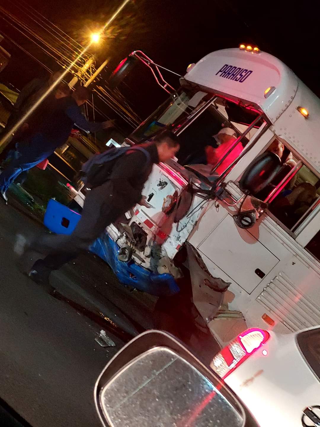 Choque entre bus y carro deja un muerto en Cartago | CRHoy.com