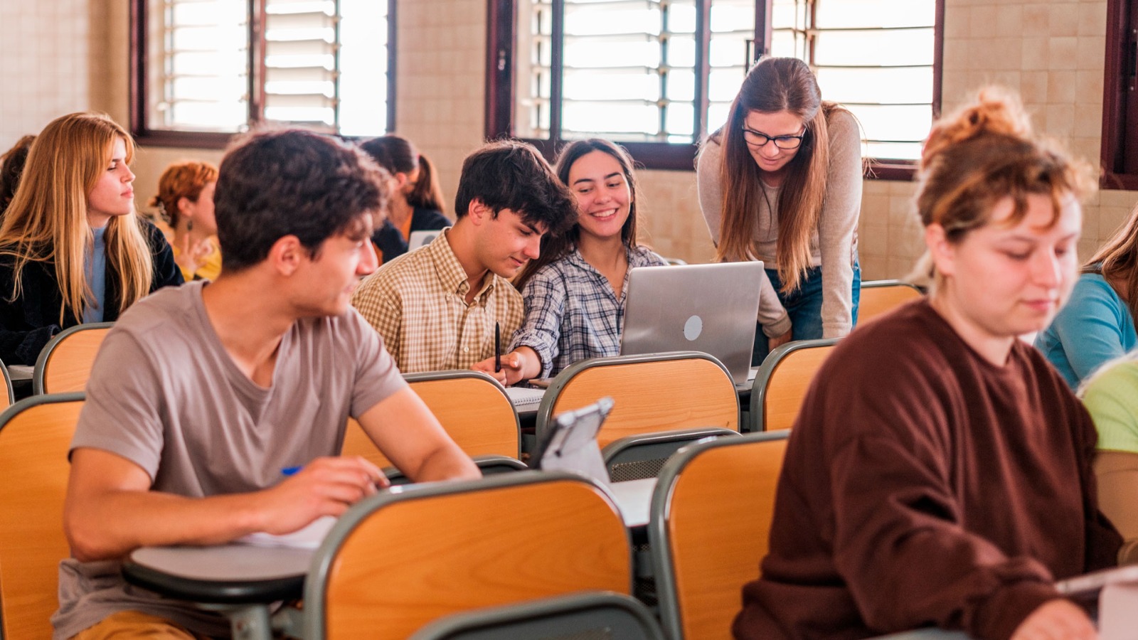 Estudiantes universitarios
