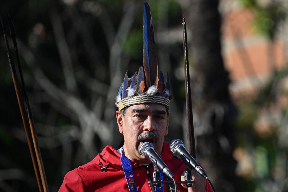 Maduro Orders Military Drills in Venezuelan Slums Amid U.S. Naval Presence