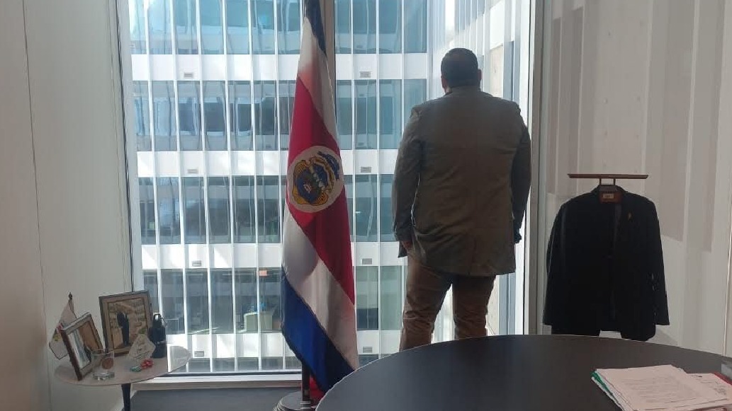 Sospechoso de apellido Liu visitó a tres diputados en la Asamblea Legislativa