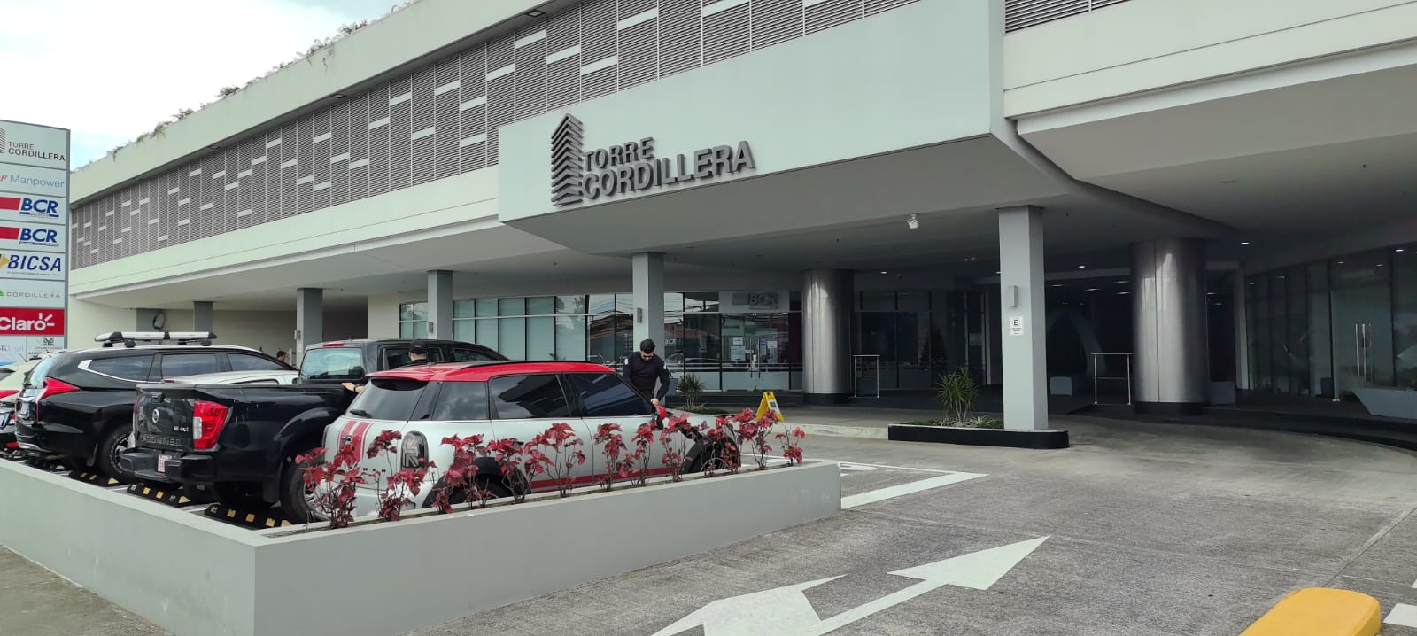 Allanamientos a oficinas de BCR SAFI