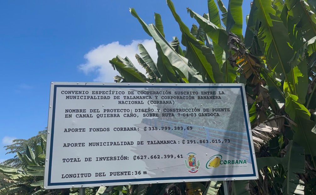 Puente camino a Gandoca_ que sirve de acceso a fincas ligadas a Pecho de Rata