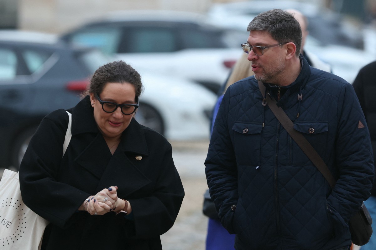 Los padres de Evaelle camino a la corte.