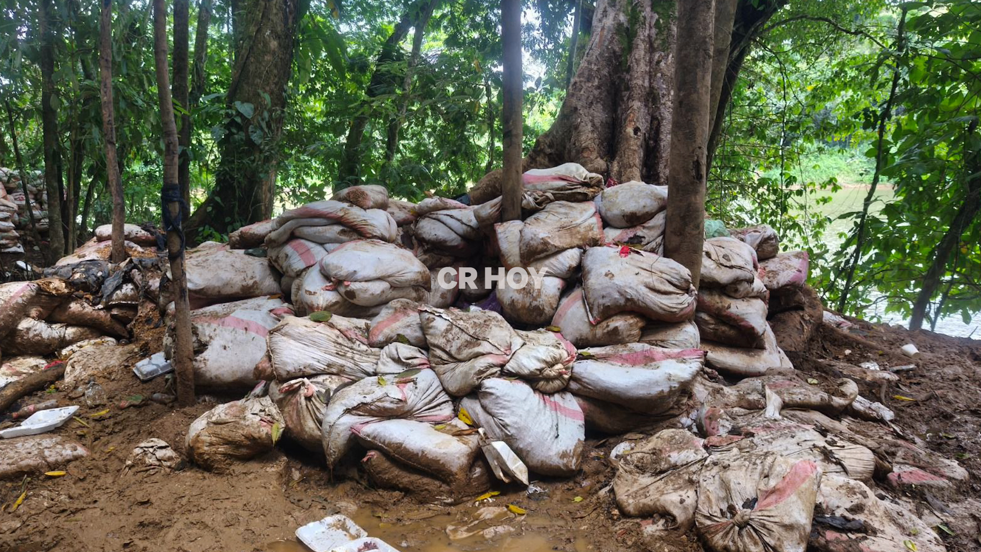 Material decomisado en zonas de explotación ilegal de oro. Foto: Guillermo Solano - MSP