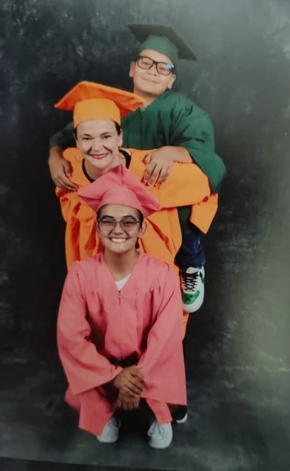 Mathías García con su familia